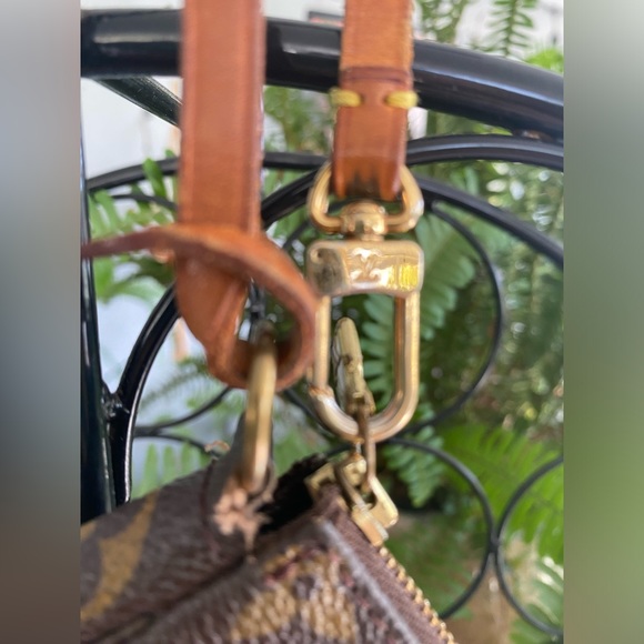 Authentic Louis Vuitton Monogram Pochette - Picture 2 of 9